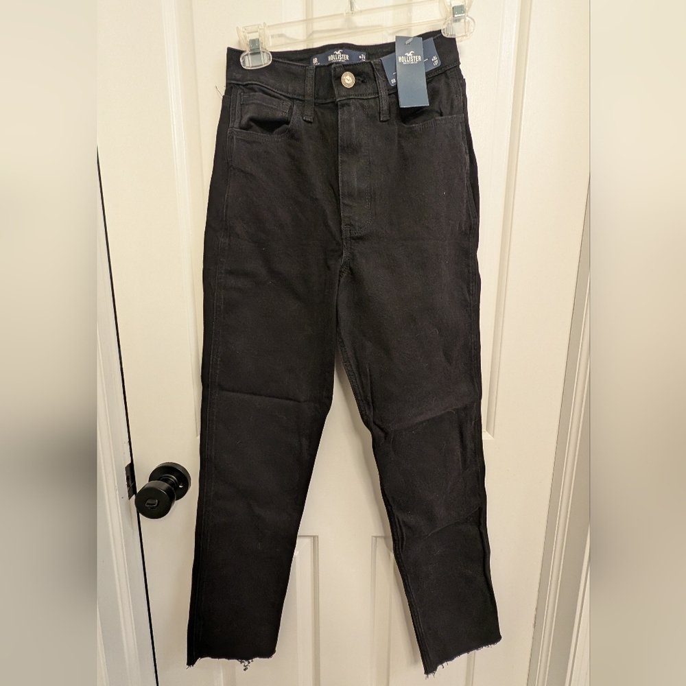 Hollister Black Ultra High-Rise Mom Jeans
